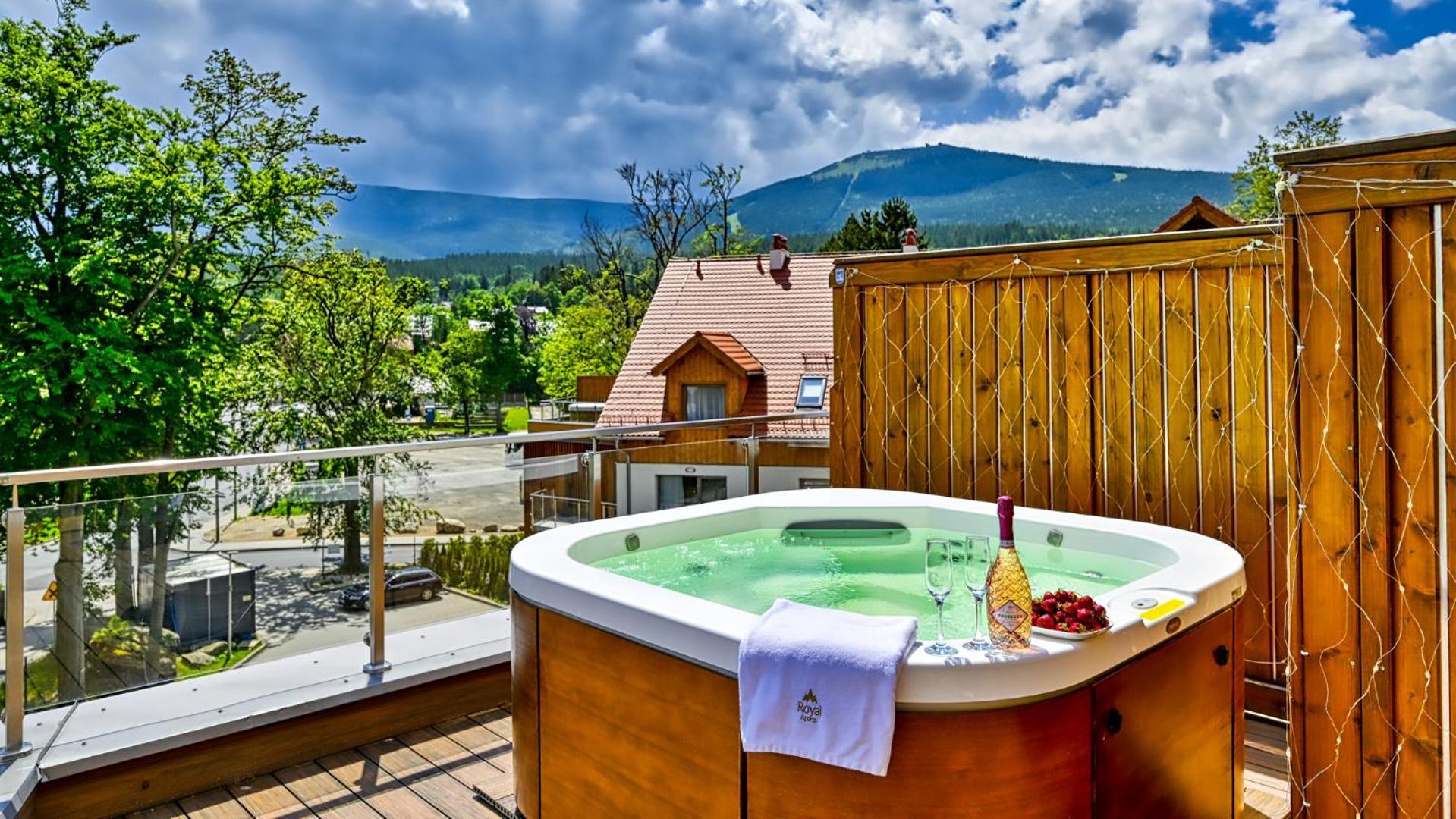 Royal Prestige Collection Z Prywatnym Jacuzzi - Stone Hill Resort Z Basenem I Saunami Шклярска Поремба Екстериор снимка